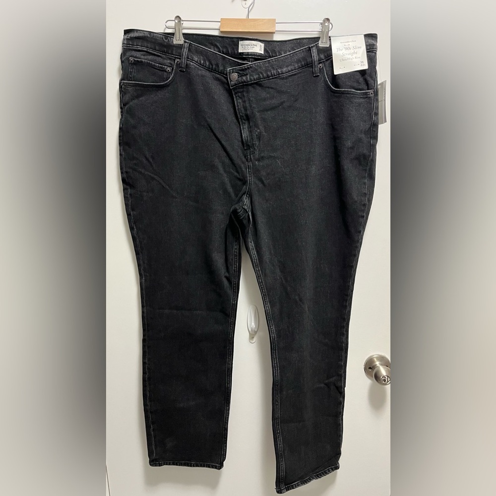 NWT Abercrombie & Fitch The 90s Slim Straight Ultra High Rise Jeans 36 Short